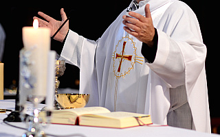 Nie będzie wizyt księży po kolędzie. Biskup elbląski apeluje o zwiększenie liczby mszy w Wigilię i Boże Narodzenie